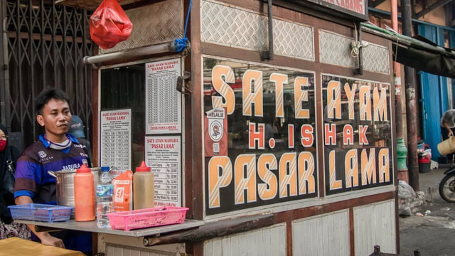 Sate Ayah H. Ishak, salah satu sate ayam paling legendaris di Kota Tangerang. (Sumber: Instagram @kecapsh)