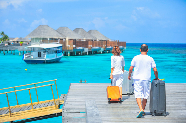 Ilustrasi wisatawan yang akan menikmati wisata vaksin. Foto: Asad Photo Maldives/pexels