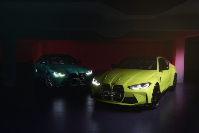 BMW M3 Competition Sedan (kiri) dan BMW M4 Competition Coupe (kanan) resmi diluncurkan di Indonesia. Foto: BMW Indonesia