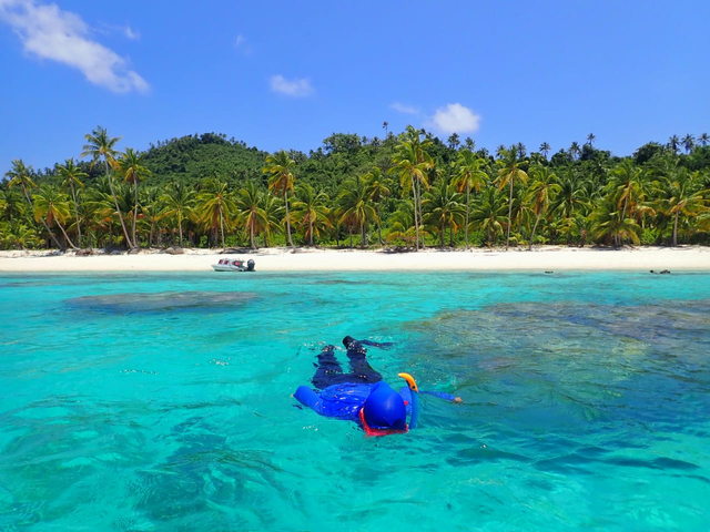 suasana pantai dan laut Pulau Durai-Natuna. foto: istimewa