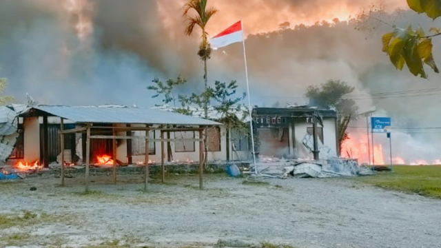 Kantor Bank Papua KCP Elelim yang dibakar kelompok massa yang diduga 