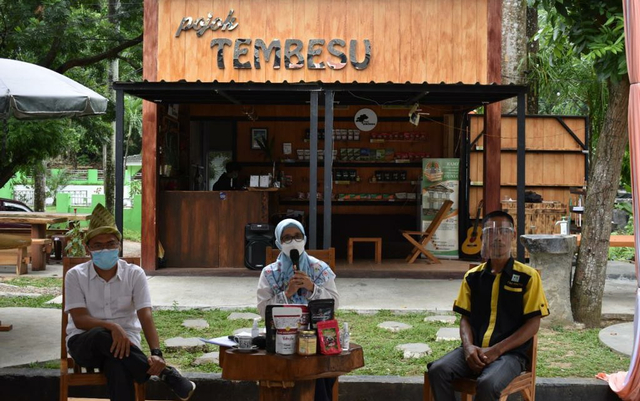 Obrolan Pelepas Lelah Season 2 yang digelar Balitbang LHK Palembang dan Asosiasi Pengusaha Hutan Indonesia (APHI) Komisaris Daerah Sumatera Selatan, Rabu (30/6). (foto: istimewa)