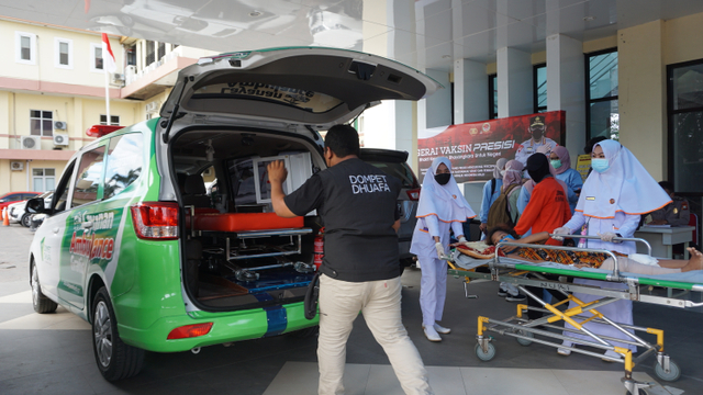 Ambulans DD Sulsel melayani secara gratis bagi masyarakat kurang mampu di wilayah Makassar dan Sekitarnya. (Rabu, 30/06/2021) Sumber DD Sulsel.