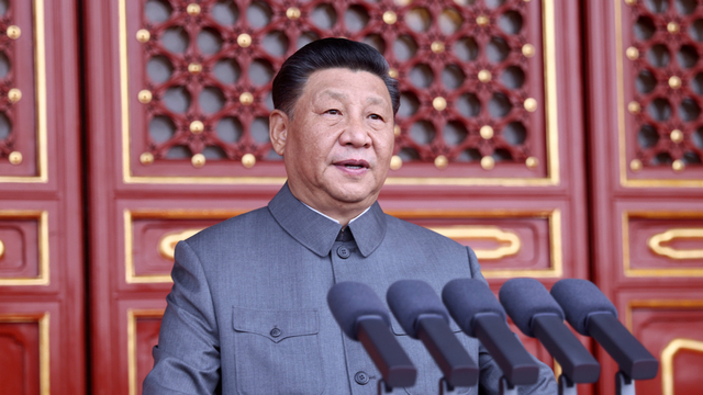 Presiden China Xi Jinping menyampaikan pidato pada upacara peringatan 100 Tahun Partai Komunis yang berkuasa di Beijing, China, Kamis (1/7). Foto: Li Xueren/Xinhua via AP