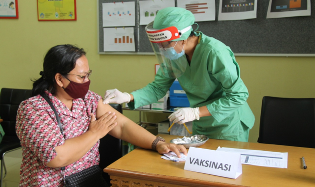 Ilustrasi vaksin corona di puskesmas. Foto: Kemenkes