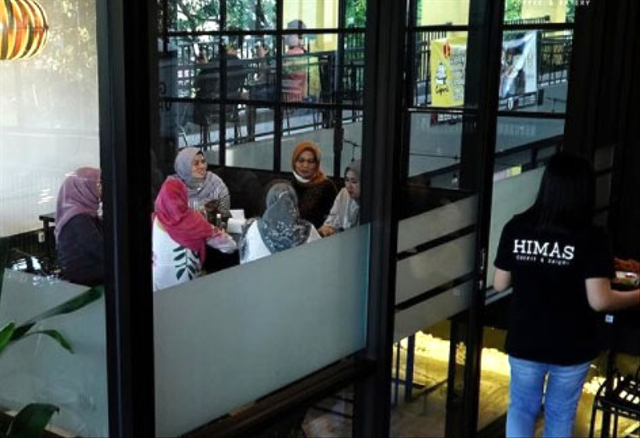 Suasana di Himas Coffee and Eatery Cirebon. (Instagram/@himas.crb)