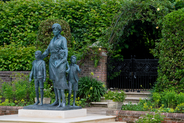 Siapa Tiga Anak yang Ada di Patung Putri Diana? (1)