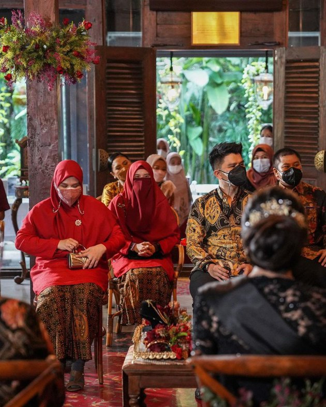 7 Momen Manis Acara Lamaran Ifan Govinda dan Kekasih, Usung Tema Adat Jawa (60064)