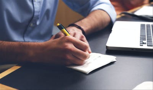 Menyususn surat sesuai dengan tujuannya. Foto: dok. https://www.pexels.com/