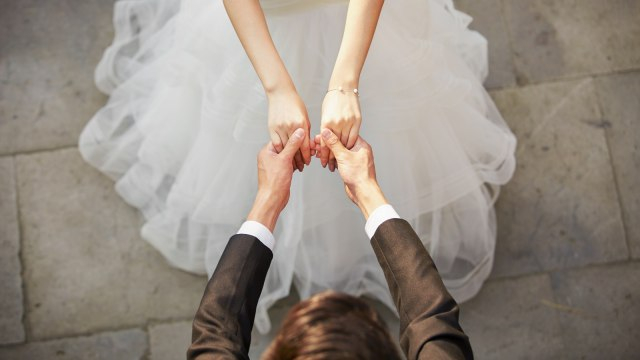 Contoh surat pengantar nikah. Foto: Shutterstock