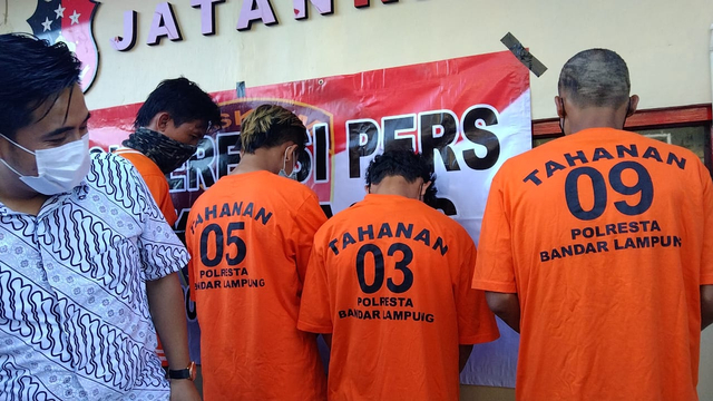 Pelaku Pengeroyokan Pria di SPBU Bandar Lampung Terancam 15 Tahun Penjara (3929)