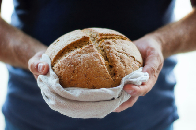 Ilustrasi roti sobek, sumber foto: https://unsplash.com/