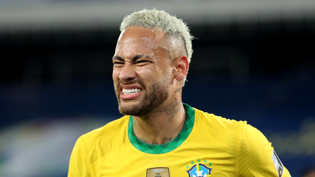 Ekspresi pemain Brasil, Neymar pada laga Brasil vs Chile di ajang Copa America 2021. Foto: Ricardo Moraes/REUTERS