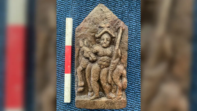 Ukiran Misterius Pria Telanjang Ditemukan di Benteng Romawi (169437)