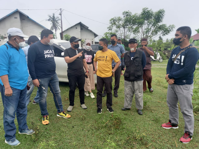 Wali Kota Palu, H. Hadianto Rasyid  saat meninjau sejumlah lokasi di wilayah Kelurahan Baiya, Kecamatan Palu Utara, Sabtu (3/7). [Foto: Istimewa]