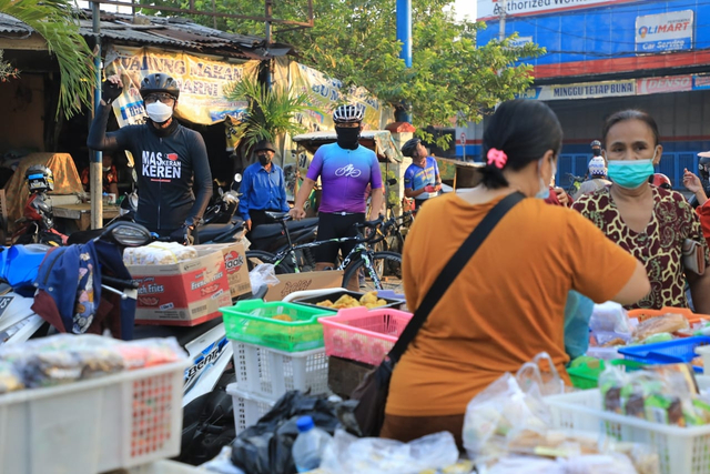 Gubernur Jateng Ganjar Pranowo bubarkan warung makan yang masih buka dan layani makan di tempat di Semarang saat PPKM Darurat. Foto: Dok. Istimewa