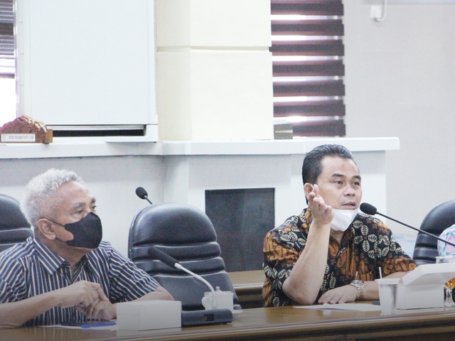 Komisi II DPRD Kota Cirebon meminta pihak DPPKP Kota Cirebon, Jawa Barat, untuk memperbaiki sistem pengelolaan retribusi di Tempat Pengelolaan Ikan. (Juan)