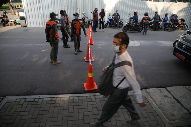 Suasana hening penerapan PPKM Darurat di Bendungan Hilir, Jakarta. Foto: Aditia Noviansyah/kumparan