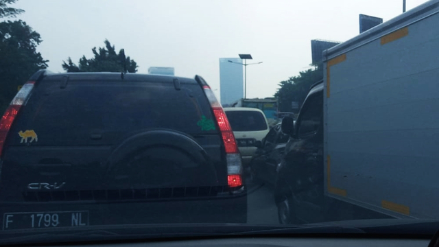 Mesti Ngantor saat PPKM Darurat, Butuh 4 Jam Tembus Tol Dalam Kota Cawang-Slipi (30975)