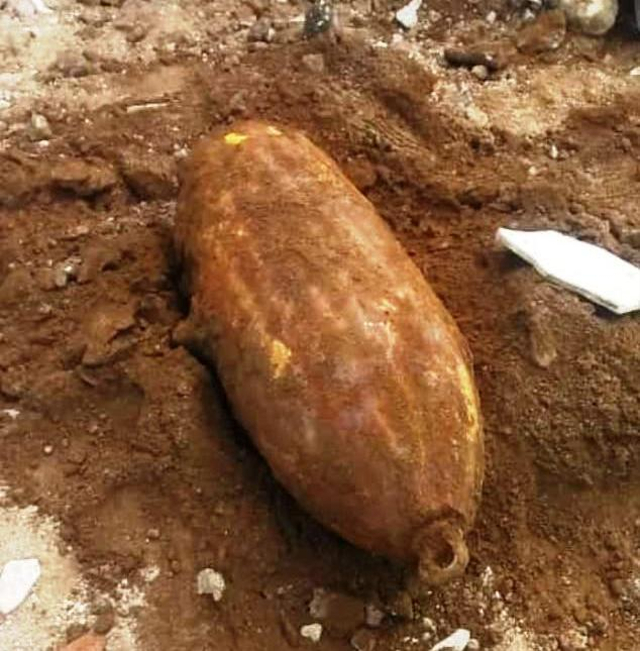 Tim Gegana Brimob Polda Jabar Berhasil Musnahkan Benda Mirip Bom Rudal (764839)