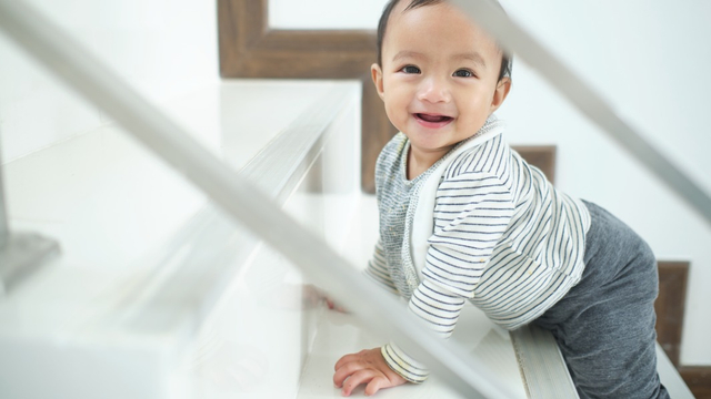 Kenapa Bayi Suka Memanjat Tangga? Foto: Shutterstock