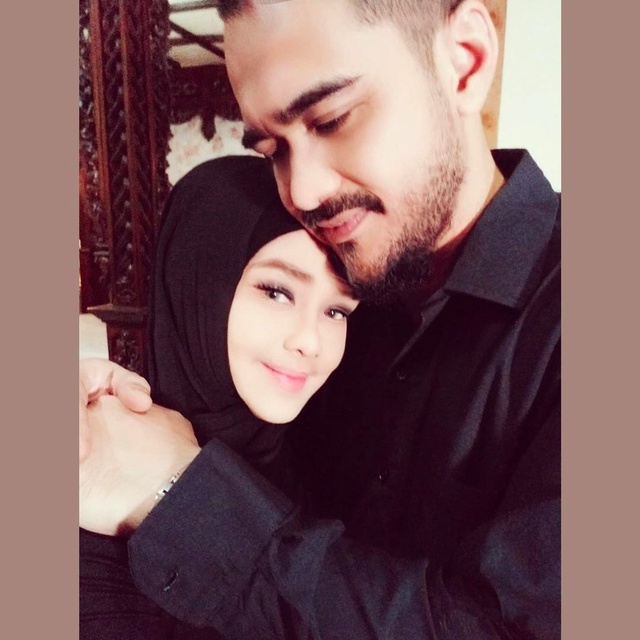 Iyeth Bustami dan suami. Foto: Instagram @yethbustami24.