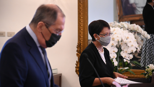 Pertemuan Menlu RI Retno Marsudi dan Menlu Rusia Sergei Lavrov di Jakarta, Selasa (6/7). Foto: Kemlu RI