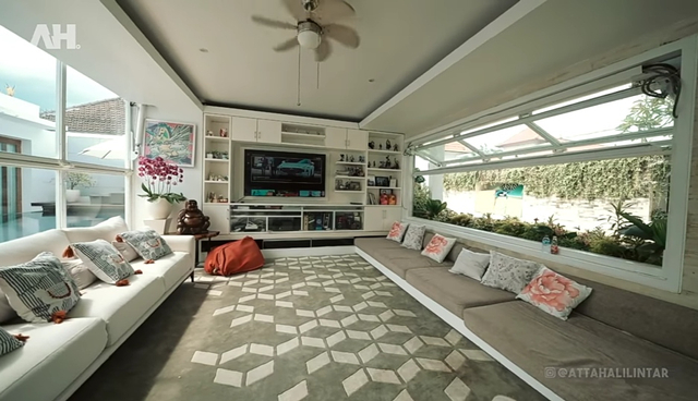 Mirip Kios Mal! Rumah Crazy Rich Bali Ini Punya Ruangan Berisi Ratusan Hermes (367420)