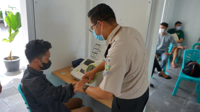 Layanan sentra vaksinasi bagi para calon penumpang perjalanan udara di Bandar Udara Adisutjipto Yogyakarta. Foto: Bandar Udara Adisutjipto Yogyakarta