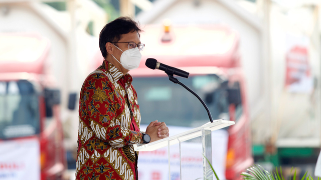 Menkes Budi Gunadi Sadikin memberikan sambutan saat menerima bantuan 500 ton oksigen dari Indonesia Morowali Industrial Park Sulawesi Tengah. Foto: Nick Hano/VOXPP