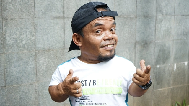 Artis komedi Ucok Baba saat ditemui di kawasan Tendean, Jakarta, Rabu, (11/11/2020). Foto: Ronny