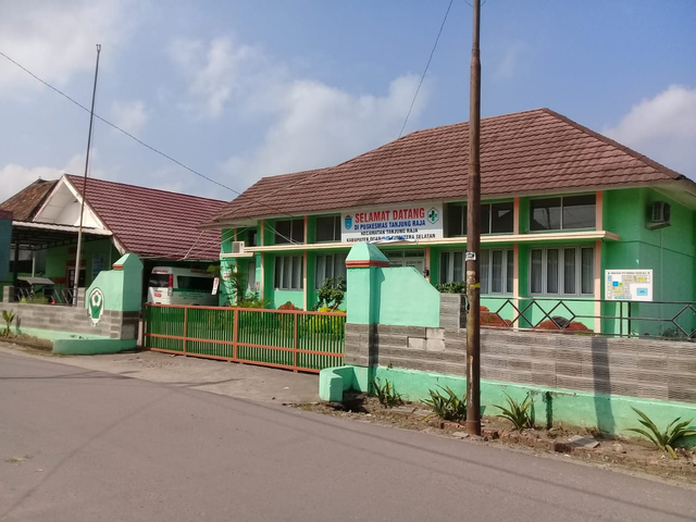 Puskesmas Tanjung Raja, Ogan Ilir, tutup sementara. (foto: istimewa)