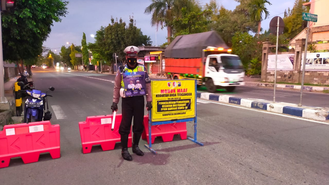 PPKM Darurat, Polisi Lakukan Pembatasan Sejumlah Ruas Jalan di Bojonegoro (257462)