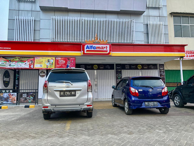 Sejumlah minimarket di Kota Bandar Lampung tutup pasca ditetapkannya PPKM Mikro, Rabu (7/7/2021) | Foto: Roza Hariqo/Lampung Geh