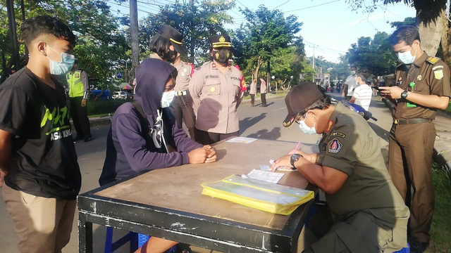 819 Kendaraan di Klungkung, Bali, Diputar Bali Selama PPKM Darurat (60187)