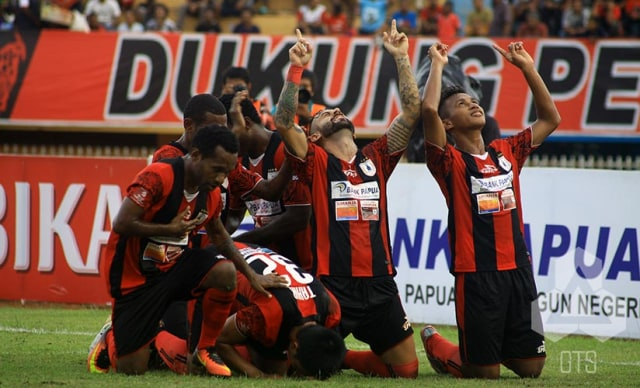 Boaz Solossa Curhat Soal Pemutusan Kontrak oleh Persipura (77675)