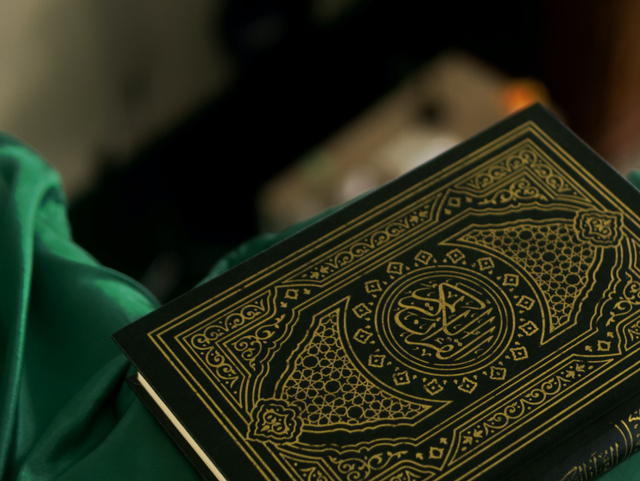 Bacaan sholawat munjiyat latin. Sumber: unsplash.com