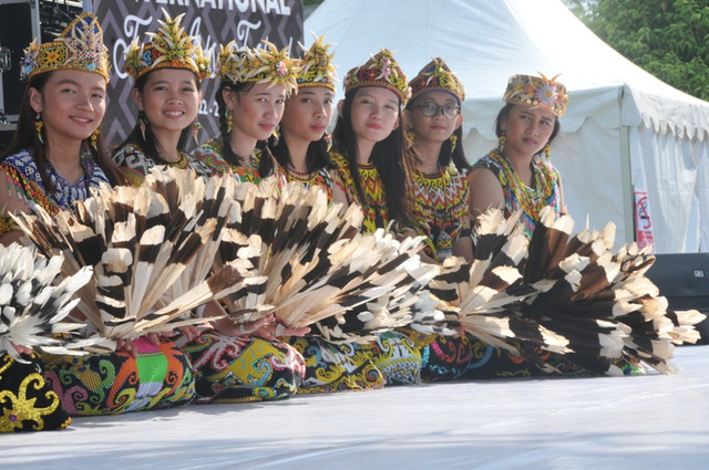 Ilustrasi Suku Dayak. Sumber: Pemerintah Kabupaten Kutai Kartanegara
