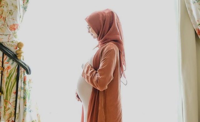 Foto maternity Mega Iskanti yang sedang menunggu kelahiran. Foto: Instagram/@megasikanti