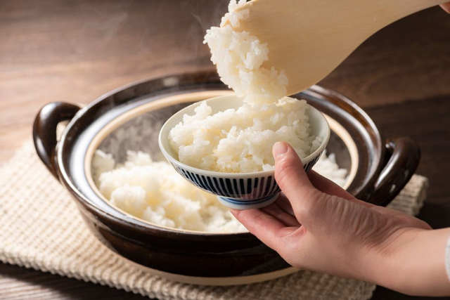 Ilustrasi nasi putih yang mengandung karbohidrat. Foto: Shutter Stock