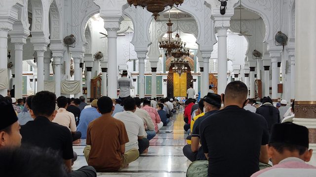 Foto: Salat Jumat di Masjid Raya Baiturrahman Banda Aceh saat Pengetatan PPKM (325864)