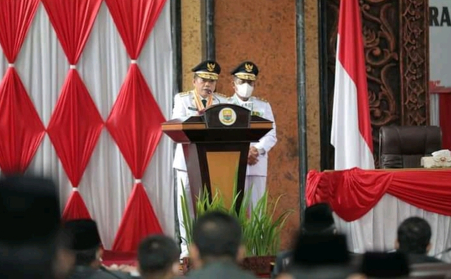 Gubernur dan Wakil Gubernur Jambi, Al Haris-Abdullah Sani, saat penyampaian pidato setelah pelantikan. Foto: Diskominfo Provinsi Jambi