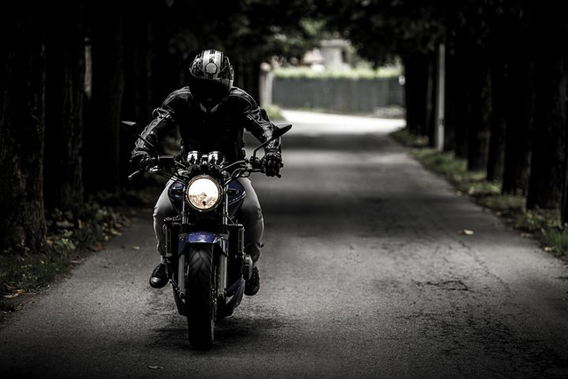 Bagaimana Cara Berperilaku Bijak dalam Menggunakan Kendaraan Bermotor? (10441)