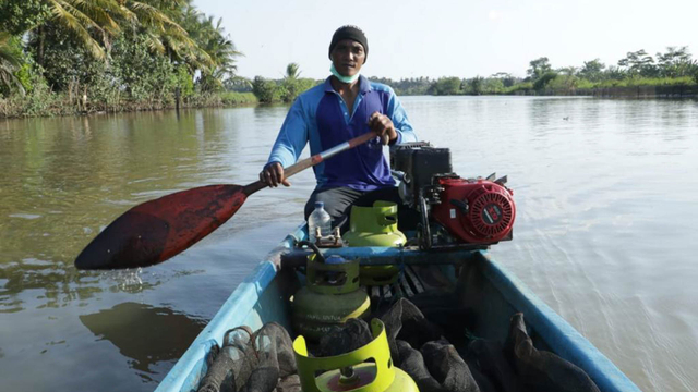 Amir Fauzi, seorang nelayan di Kampung Cisumur, Gandrungmangu, Cilacap. Foto: Dok. Pertamina