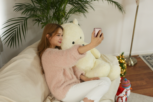 Tingkatkan Kreativitas Fashionmu di Dunia Digital dengan Samsung Galaxy Z Flip (47958)