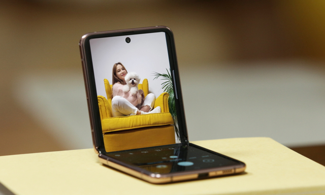 Tingkatkan Kreativitas Fashionmu di Dunia Digital dengan Samsung Galaxy Z Flip (47956)