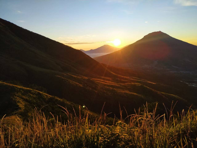 Pemandangan dari Gunung Kembang (Sumber foto; Dokumentasi pribadi Adji Suria)