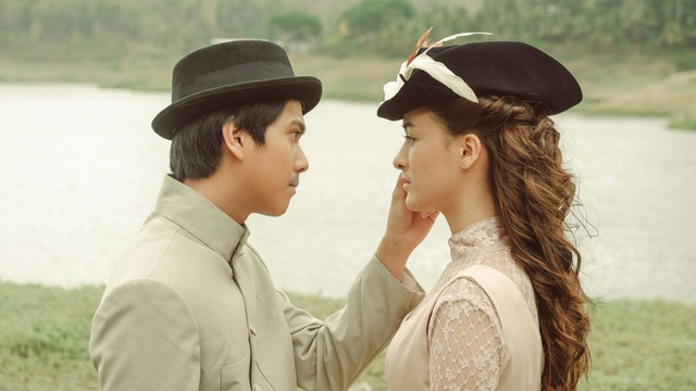 Minke dan Annalies yang diperankan Iqbaal Ramadhan dan Mawar de Jongh. Foto: Dok. Film Bumi Manusia