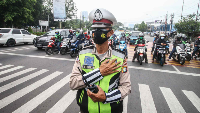 Mobilitas Warga di Jakarta saat PPKM Darurat: Kantor Turun 10%, Rumah Naik 12% (17993)