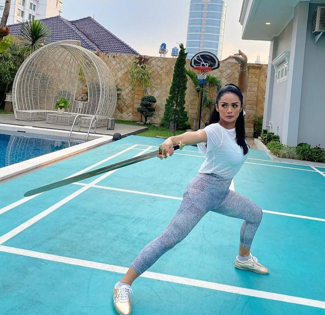 9 Potret Artis saat Olahraga, Tetap Bugar dan Sehat di Usia 40-an (31549)